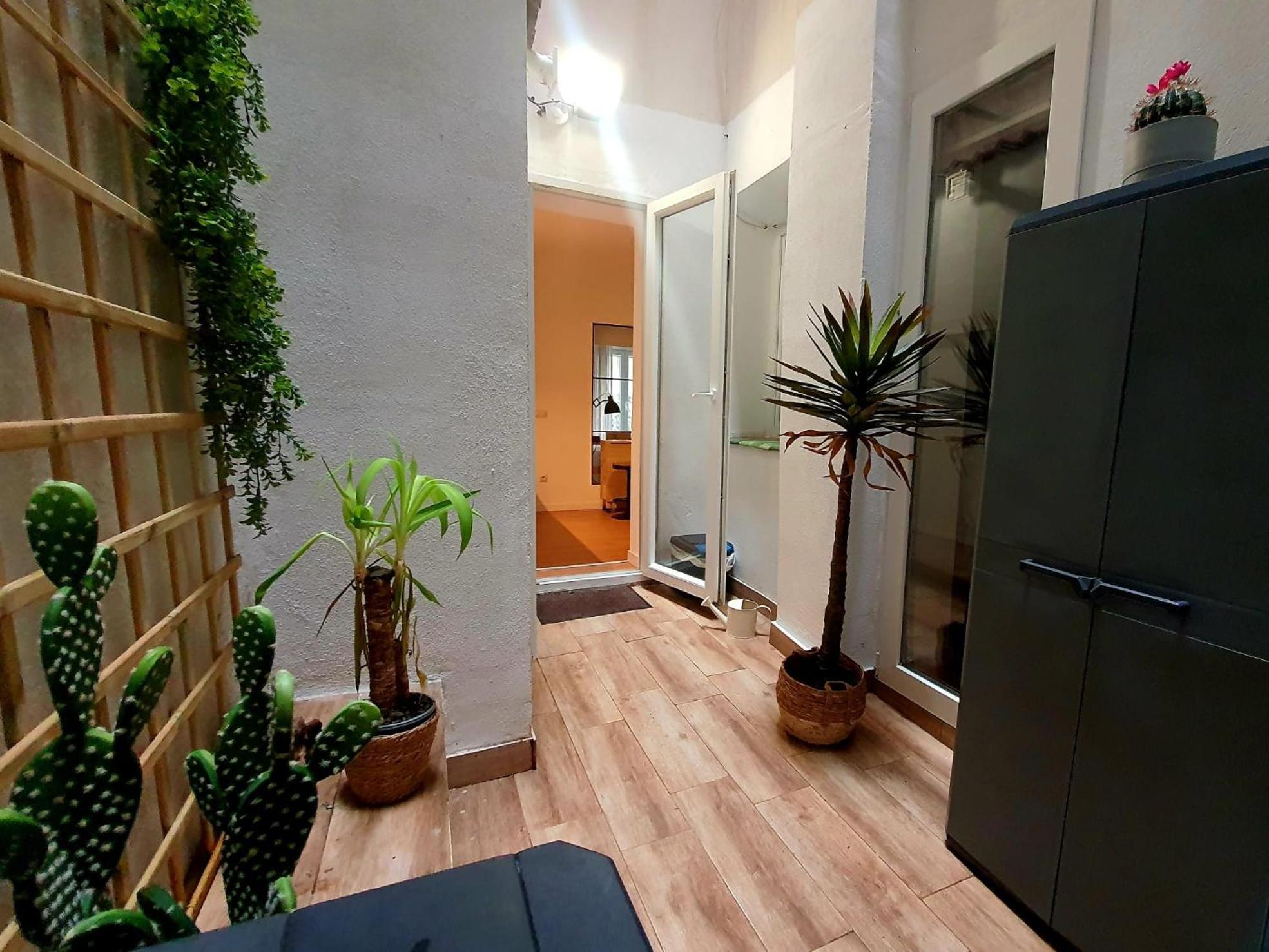 Rentadore Atocha Suites Madrid Esterno foto